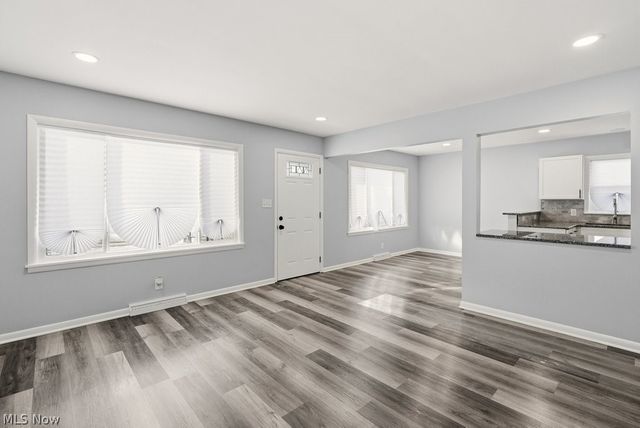 801 Triplett Boulevard, Akron, OH 44306