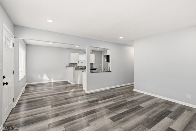 801 Triplett Boulevard, Akron, OH 44306