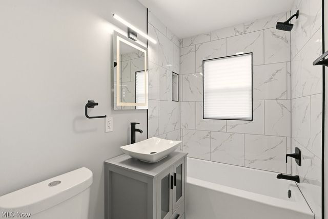 801 Triplett Boulevard, Akron, OH 44306