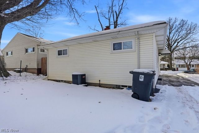 801 Triplett Boulevard, Akron, OH 44306