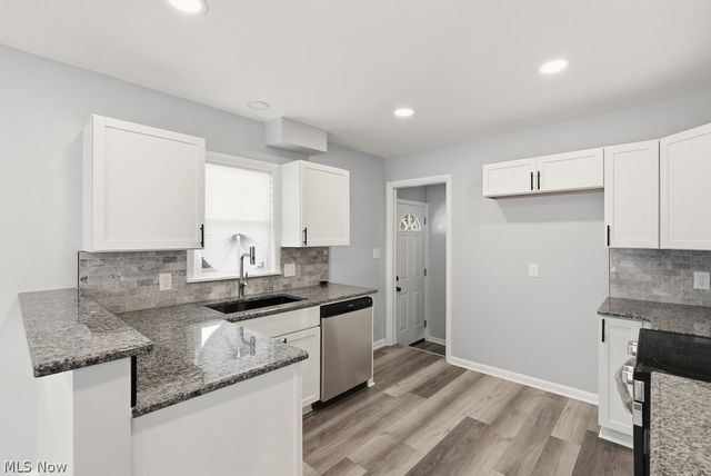 801 Triplett Boulevard, Akron, OH 44306