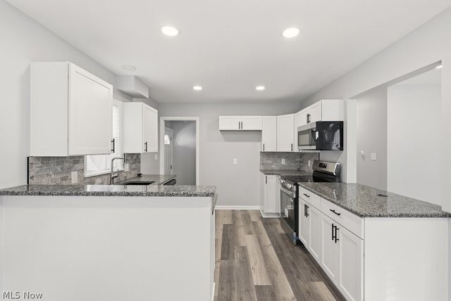 801 Triplett Boulevard, Akron, OH 44306