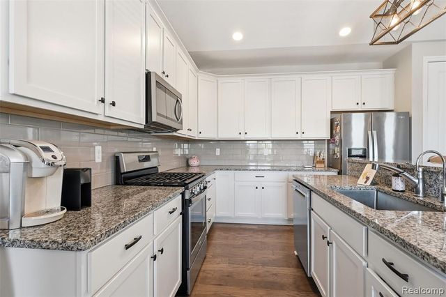 30879 Asbury Hill Court, New Hudson, MI 48165