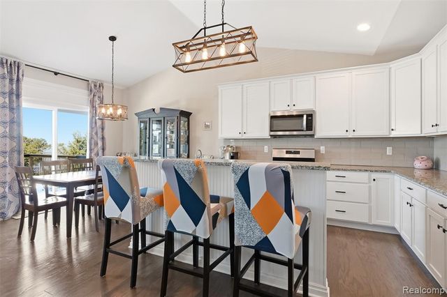 30879 Asbury Hill Court, New Hudson, MI 48165