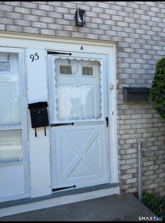 93A Karen Court, Bridgeport, CT 06606