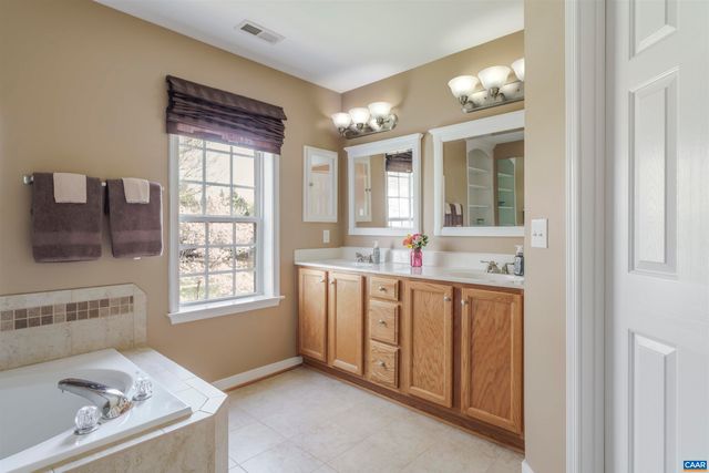 212 GRAYROCK DR, Crozet, VA 22932
