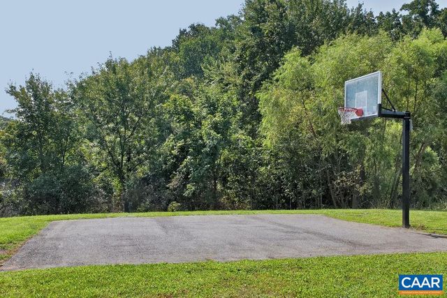 212 GRAYROCK DR, Crozet, VA 22932