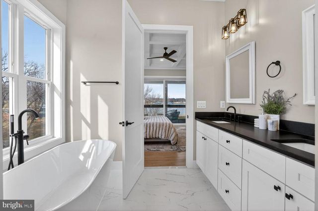 393 ROCK ISLAND RIDGE, LAKE ANNA, Mineral, VA 23117