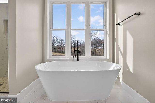 393 ROCK ISLAND RIDGE, LAKE ANNA, Mineral, VA 23117