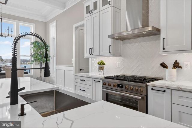 393 ROCK ISLAND RIDGE, LAKE ANNA, Mineral, VA 23117