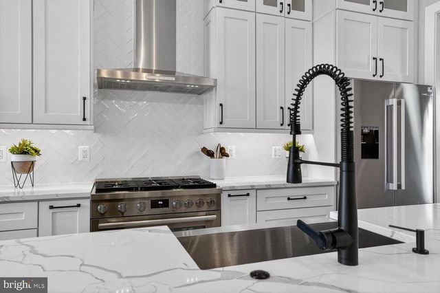 393 ROCK ISLAND RIDGE, LAKE ANNA, Mineral, VA 23117