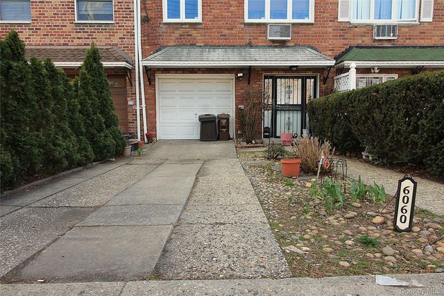 60-60 69th Place, Maspeth, NY 11378
