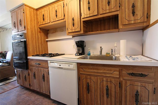 60-60 69th Place, Maspeth, NY 11378