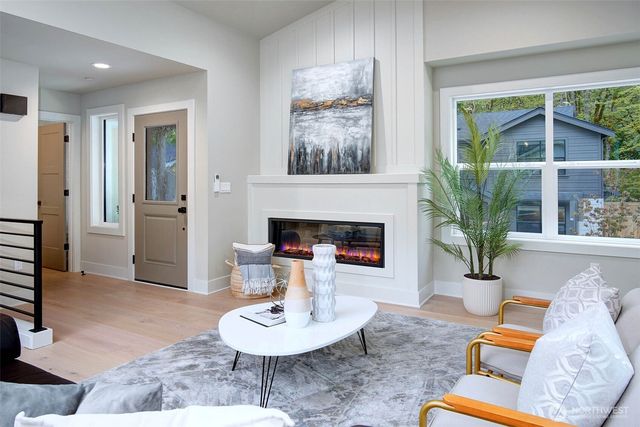 434 20th Ave, Kirkland, WA 98033