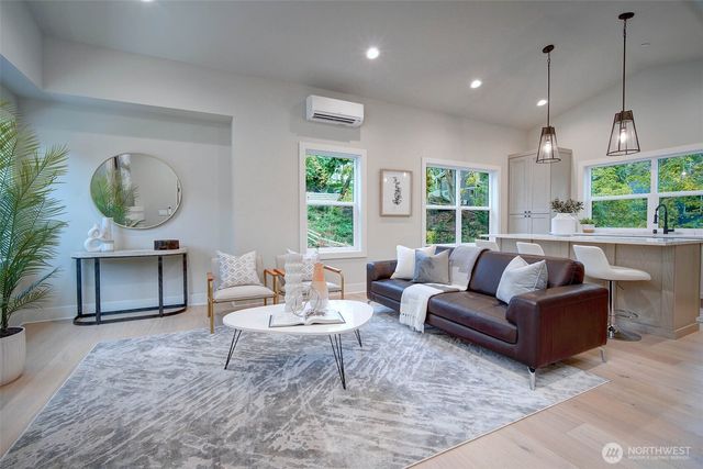 434 20th Ave, Kirkland, WA 98033