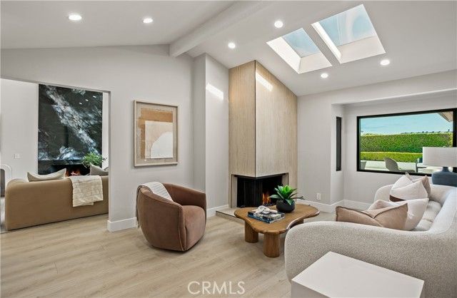 10 White Water Drive, Corona Del Mar (newport Beach), CA 92625