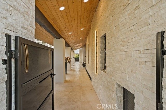 10 White Water Drive, Corona Del Mar (newport Beach), CA 92625