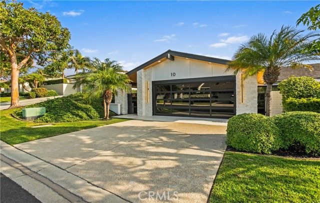 10 White Water Drive, Corona Del Mar (newport Beach), CA 92625
