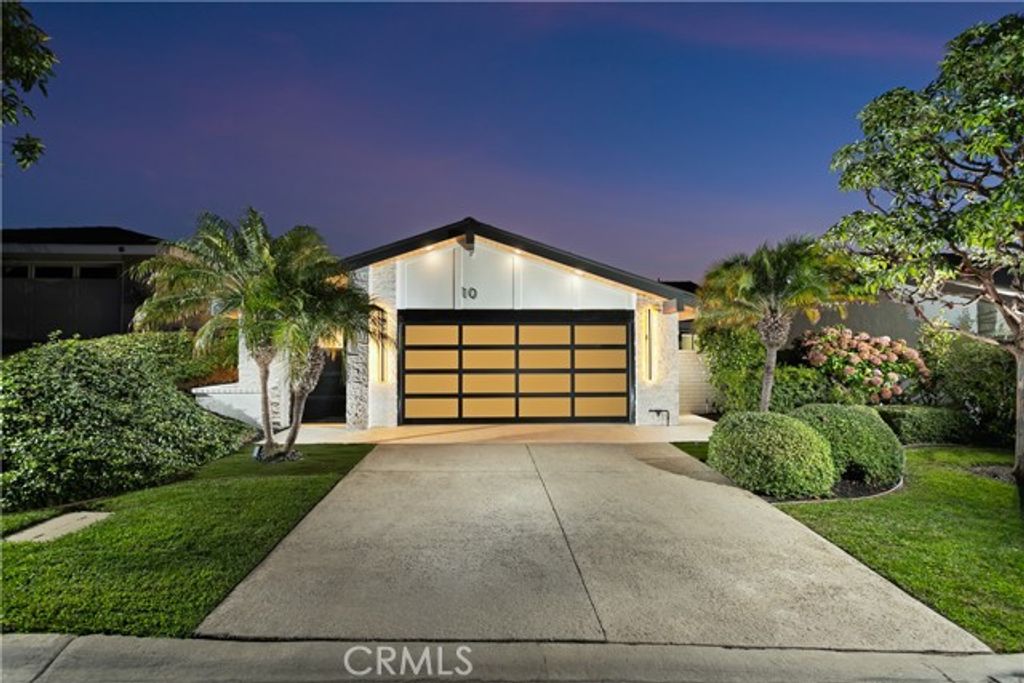 10 White Water Drive, Corona Del Mar (newport Beach), CA 92625