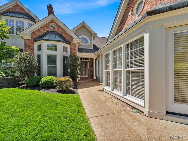 13004 Pembrooke Valley Court, St Louis, MO 63141