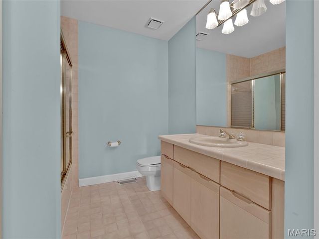 13004 Pembrooke Valley Court, St Louis, MO 63141