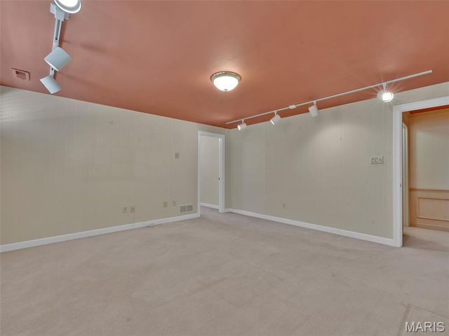 13004 Pembrooke Valley Court, St Louis, MO 63141