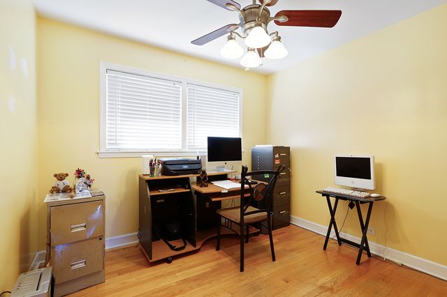 913 E 162nd Place, South Holland, IL 60473