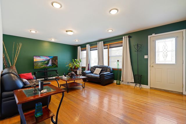 913 E 162nd Place, South Holland, IL 60473