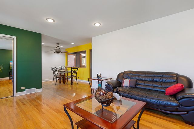 913 E 162nd Place, South Holland, IL 60473