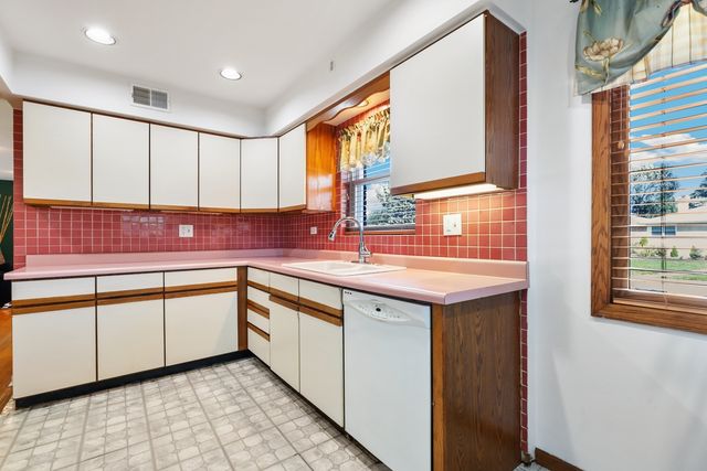 913 E 162nd Place, South Holland, IL 60473