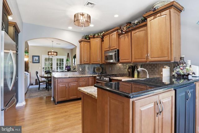 1823 STONE HILL DR, York, PA 17402
