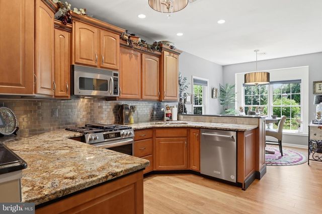 1823 STONE HILL DR, York, PA 17402