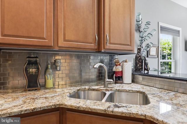 1823 STONE HILL DR, York, PA 17402