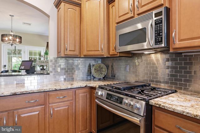 1823 STONE HILL DR, York, PA 17402