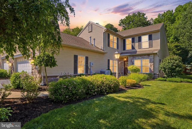 1823 STONE HILL DR, York, PA 17402