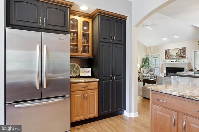 1823 STONE HILL DR, York, PA 17402