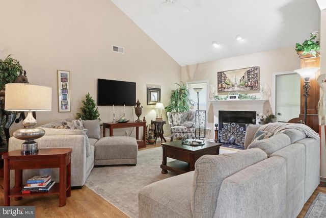 1823 STONE HILL DR, York, PA 17402