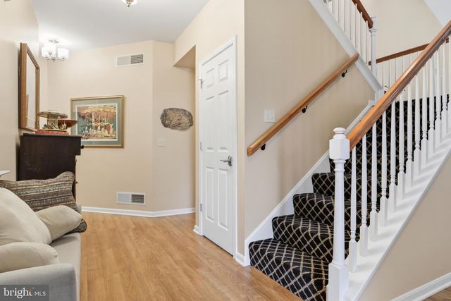 1823 STONE HILL DR, York, PA 17402