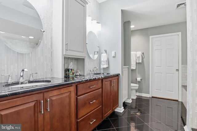 1823 STONE HILL DR, York, PA 17402