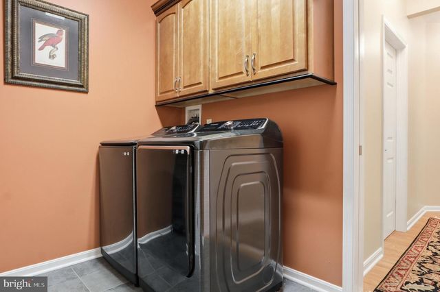 1823 STONE HILL DR, York, PA 17402