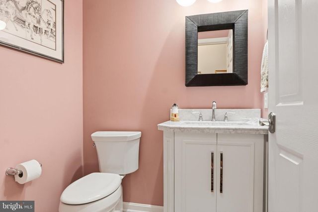 1823 STONE HILL DR, York, PA 17402