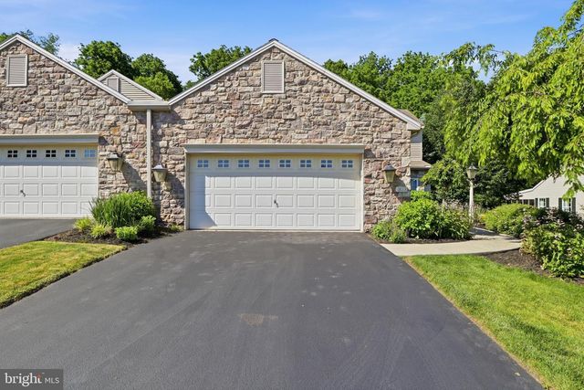 1823 STONE HILL DR, York, PA 17402