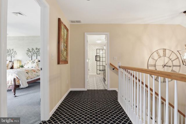 1823 STONE HILL DR, York, PA 17402