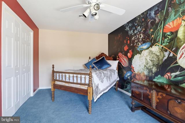 1823 STONE HILL DR, York, PA 17402