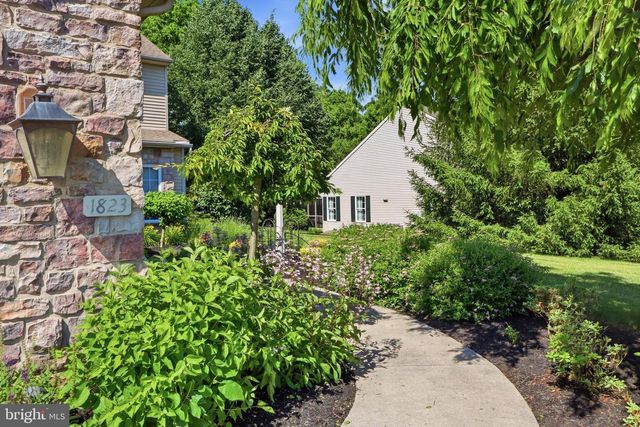 1823 STONE HILL DR, York, PA 17402