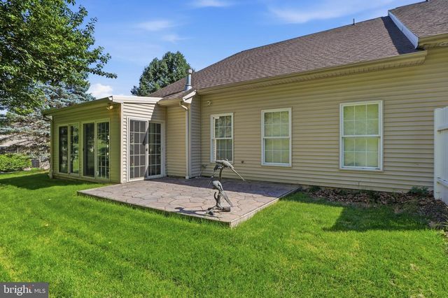 1823 STONE HILL DR, York, PA 17402