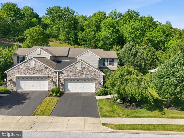 1823 STONE HILL DR, York, PA 17402