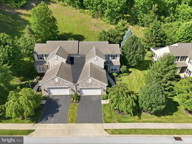1823 STONE HILL DR, York, PA 17402
