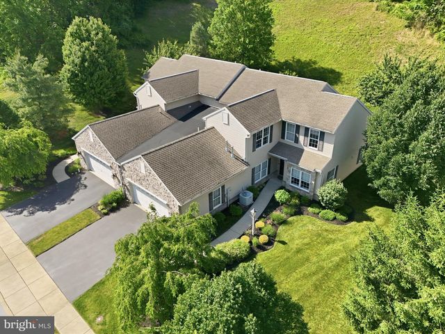 1823 STONE HILL DR, York, PA 17402