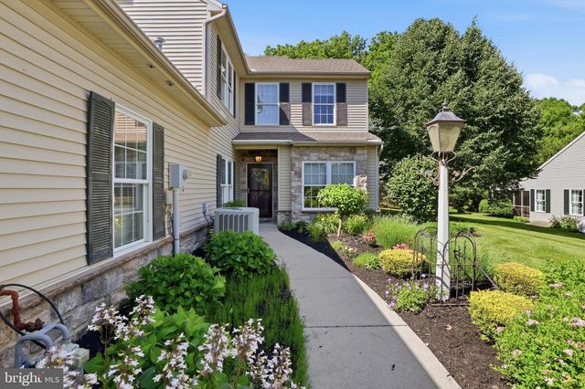 1823 STONE HILL DR, York, PA 17402